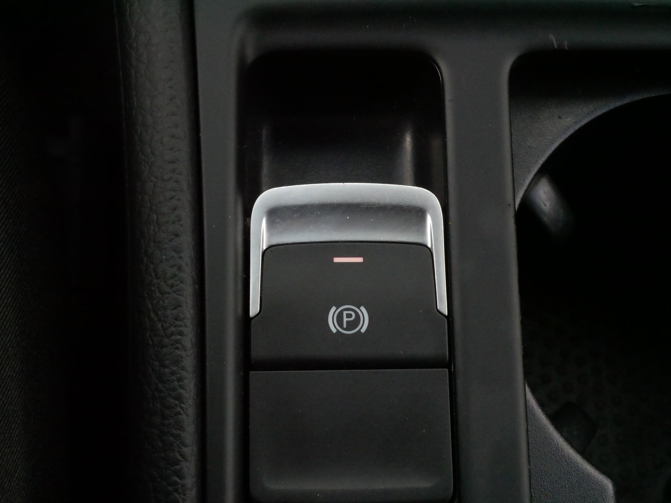 Used 2016 Volkswagen e-Golf SE w/ DC Fast Charging Package FWD image 29