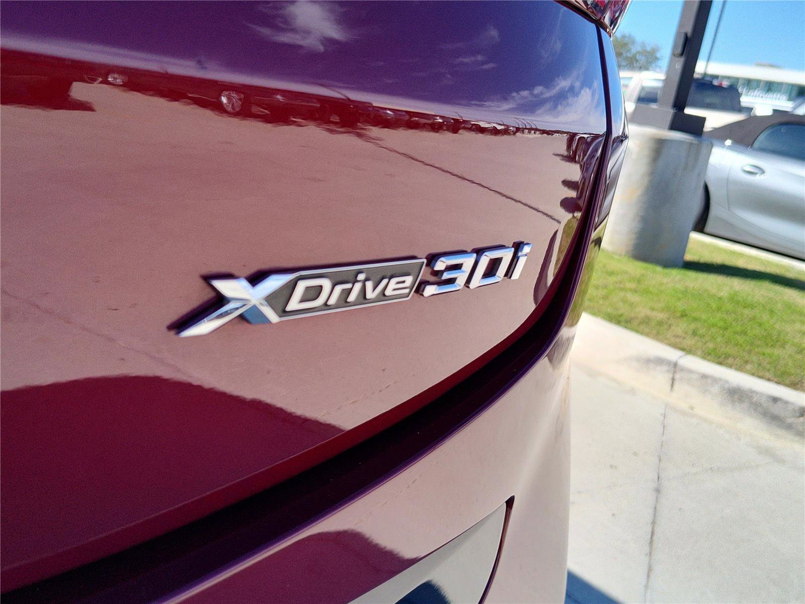 Certified 2025 BMW X4 xDrive30i image 6