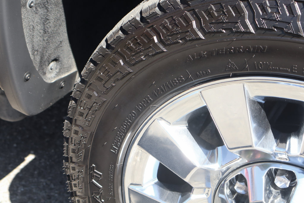 Used 2015 GMC Sierra 2500 Denali w/ Duramax Plus Package AWD/4WD image 50