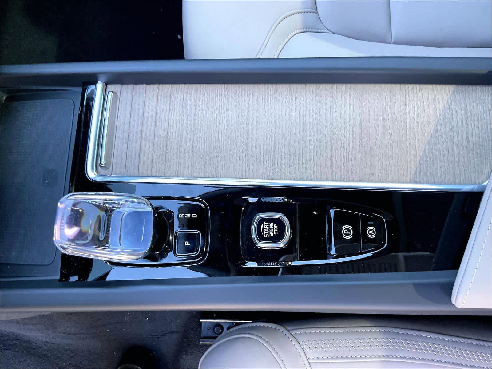 New 2026 Volvo XC60 B5 Plus w/ Climate Package image 10