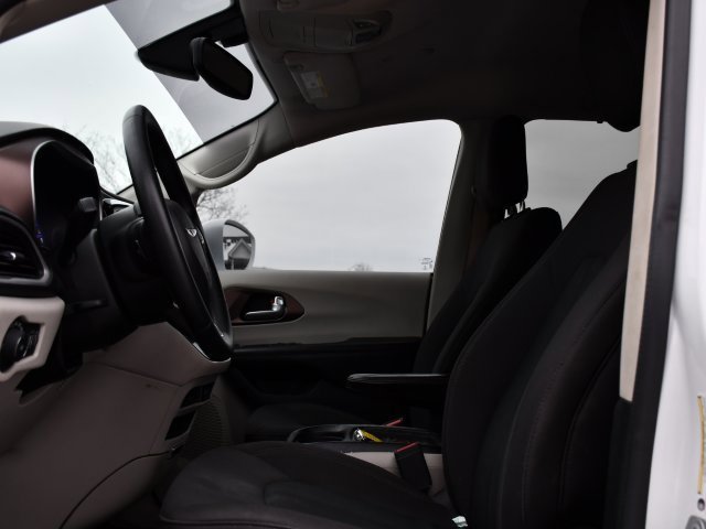 Used 2019 Chrysler Pacifica Touring Plus w/ Tire & Wheel Group image 10