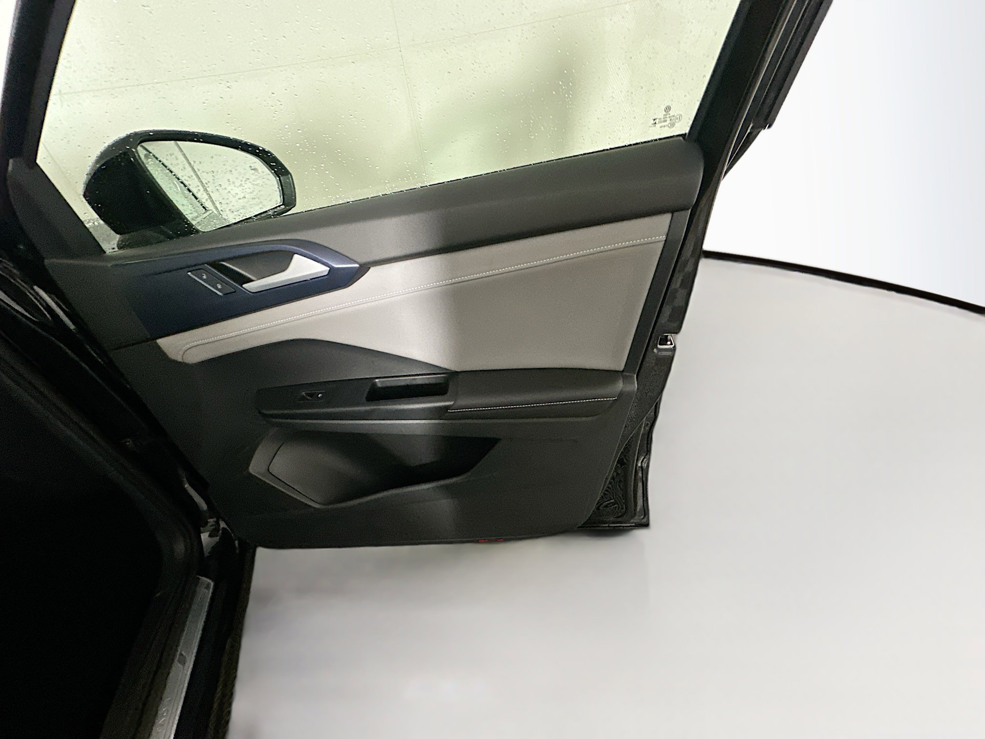 Used 2024 Volkswagen Taos SE image 30