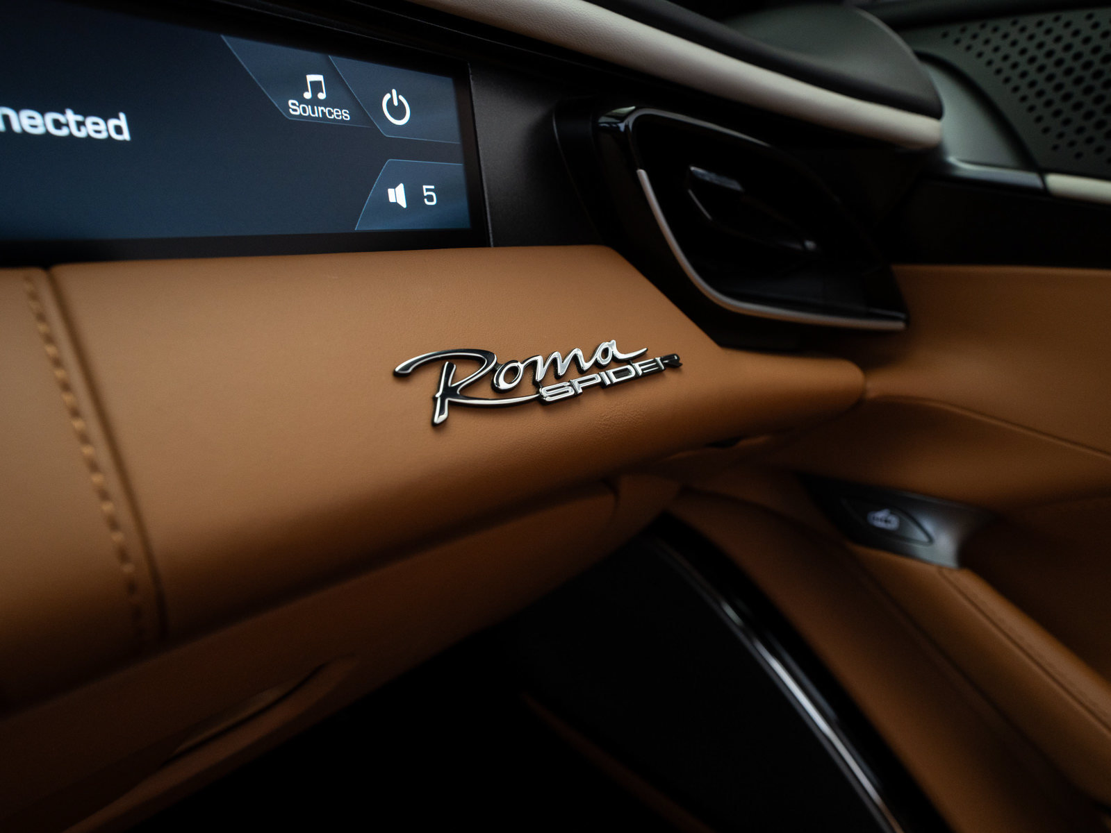 Used 2024 Ferrari Roma Spider RWD image 23