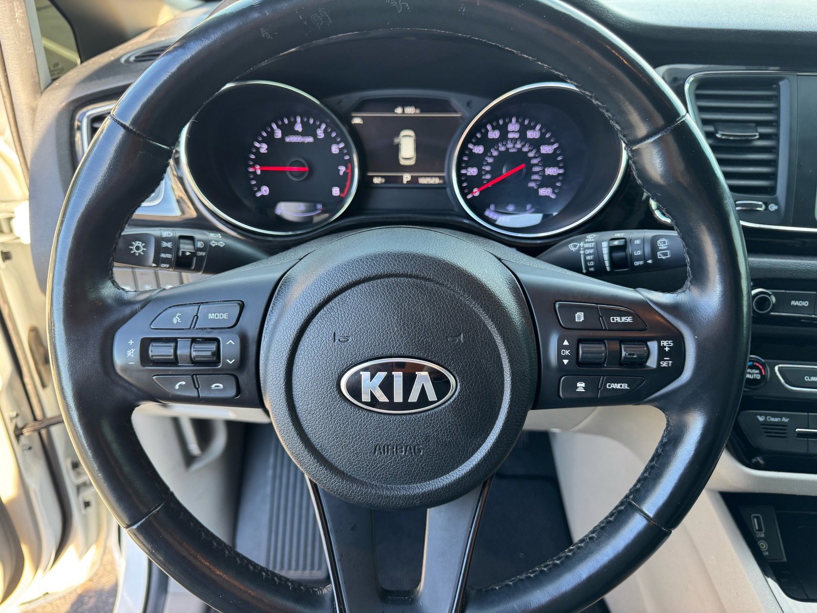 Used 2019 Kia Sedona SX image 22