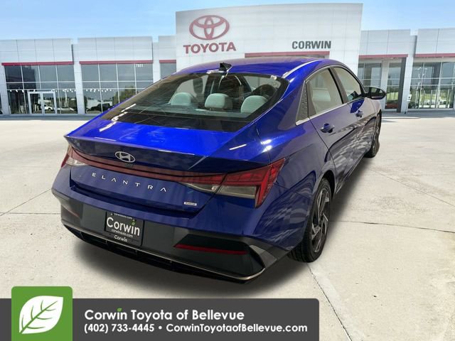Used 2025 Hyundai Elantra Limited image 8