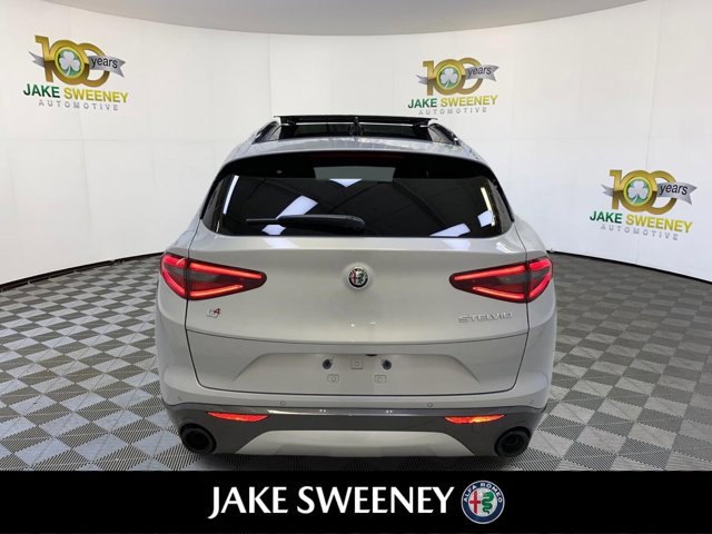 Used 2023 Alfa Romeo Stelvio Ti image 9