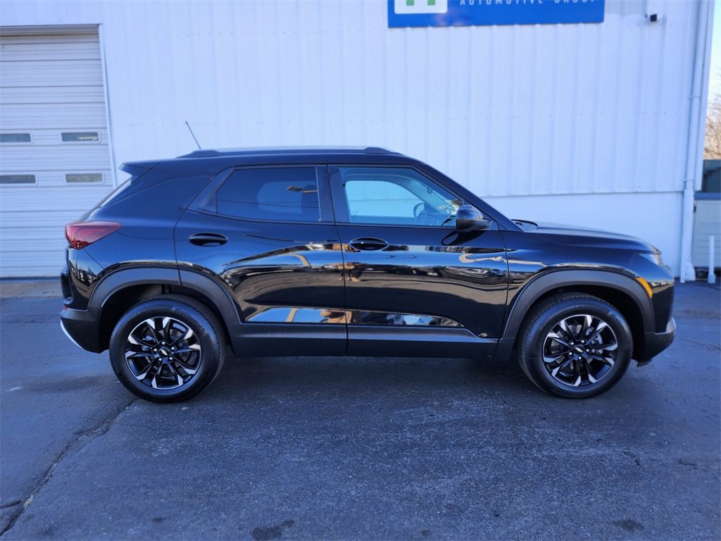 Used 2023 Chevrolet TrailBlazer LT image 2