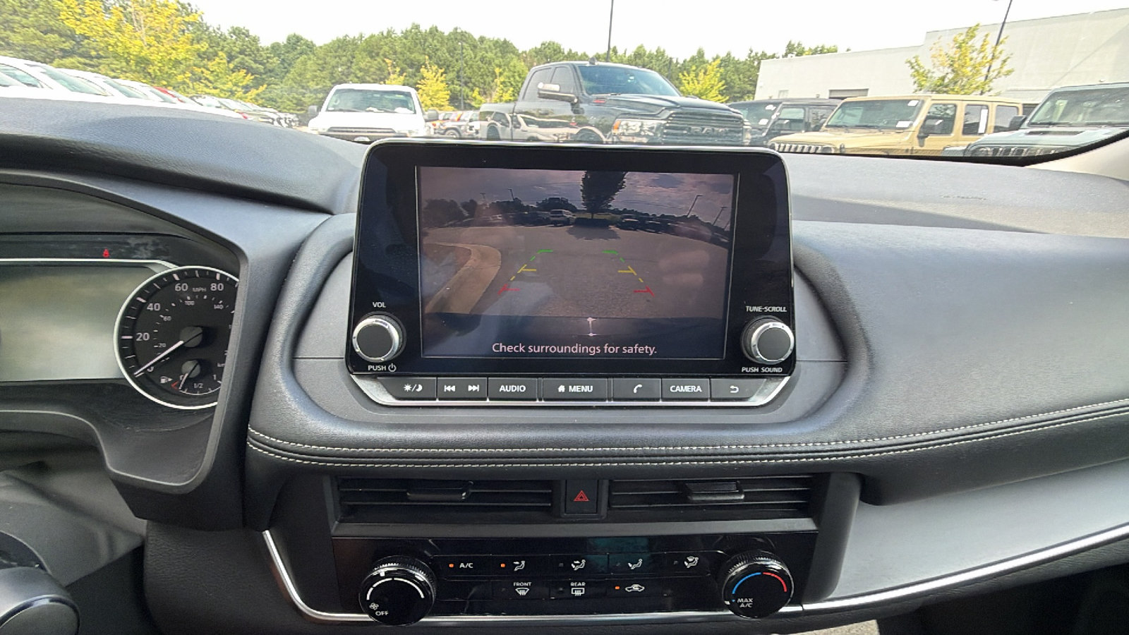 Used 2024 Nissan Rogue S AWD/4WD image 33