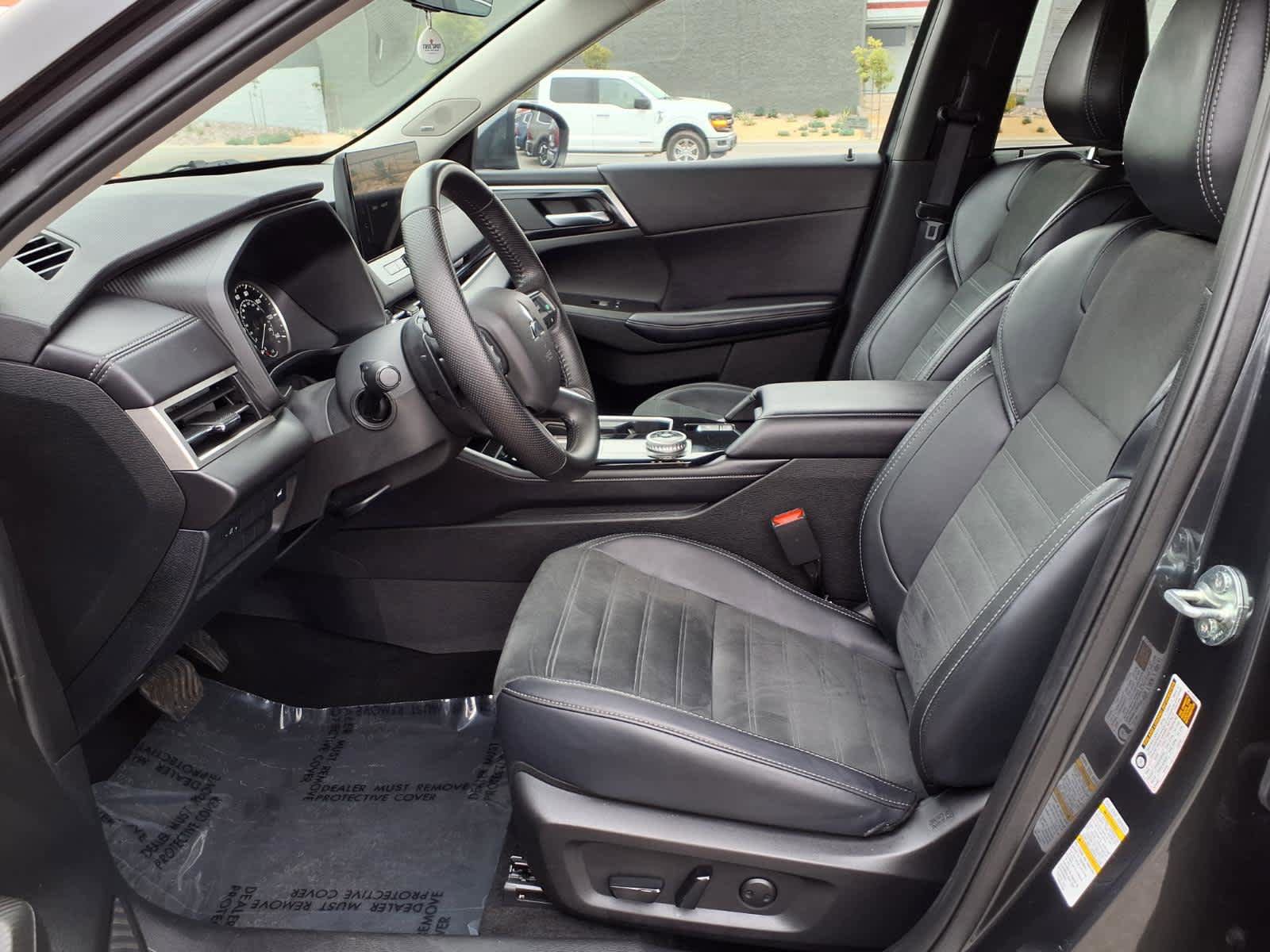 Used 2025 Mitsubishi Outlander SE FWD image 18