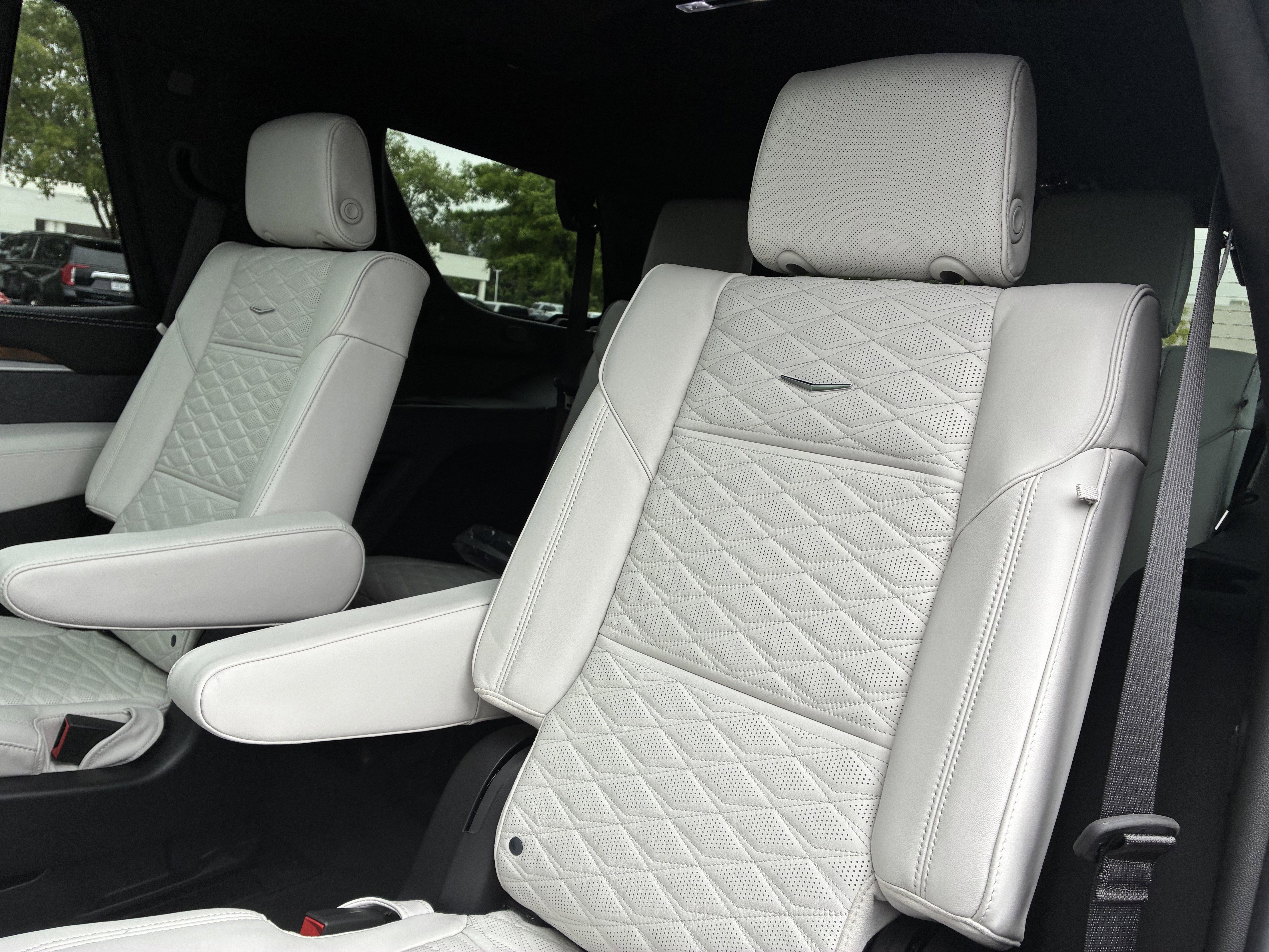Used 2026 Cadillac Escalade Platinum Sport w/ LPO, Floor Liner Package AWD/4WD image 13