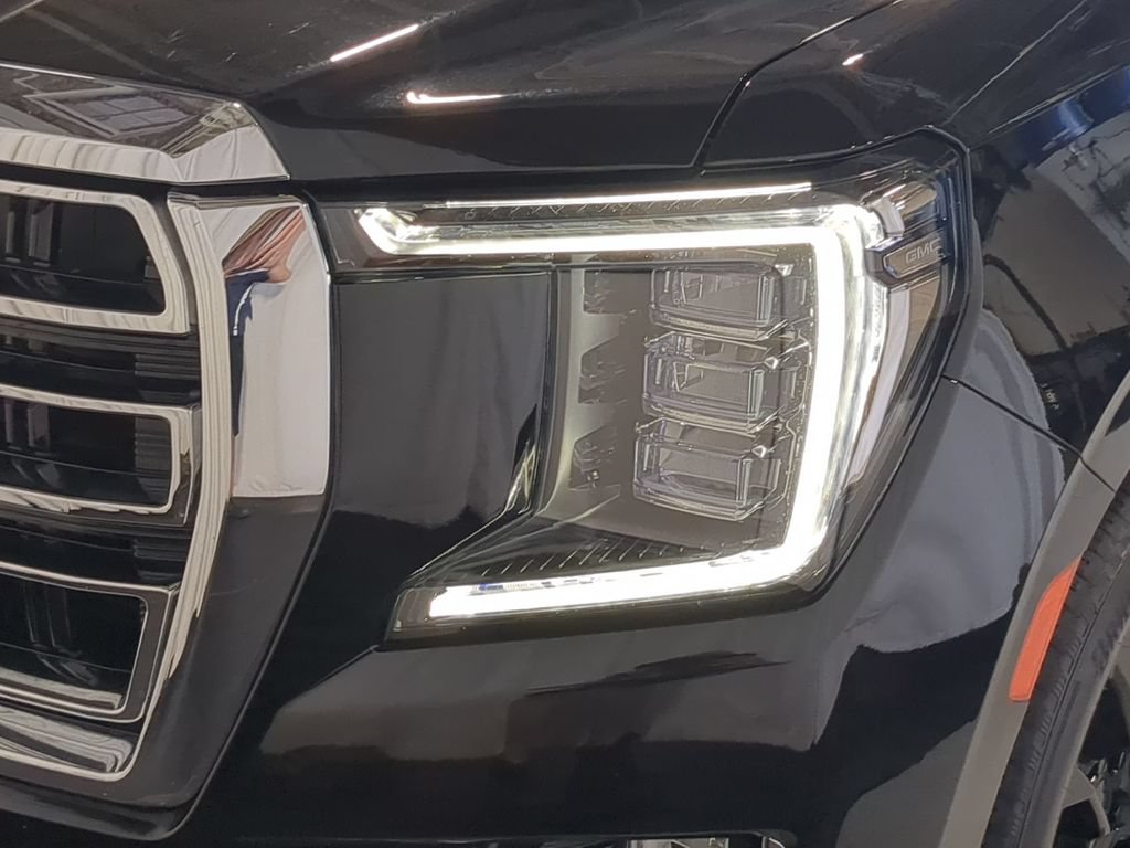 Used 2023 GMC Yukon SLT w/ SLT Premium Package AWD/4WD image 11