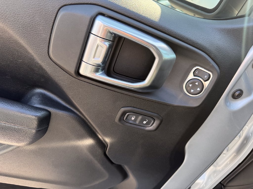Used 2022 Jeep Gladiator Mojave w/ LED Lighting Group AWD/4WD image 6