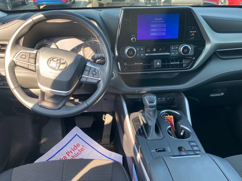 Used 2024 Toyota Highlander LE AWD/4WD image 8