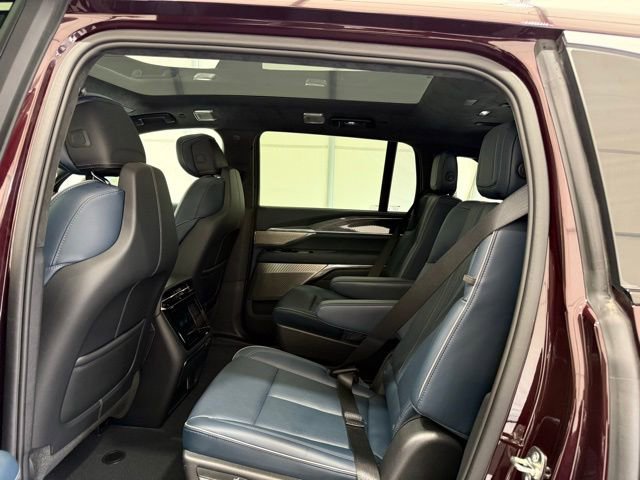 Used 2025 Cadillac Escalade IQ Luxury 2 w/ LPO, Premium Carpet Package image 18