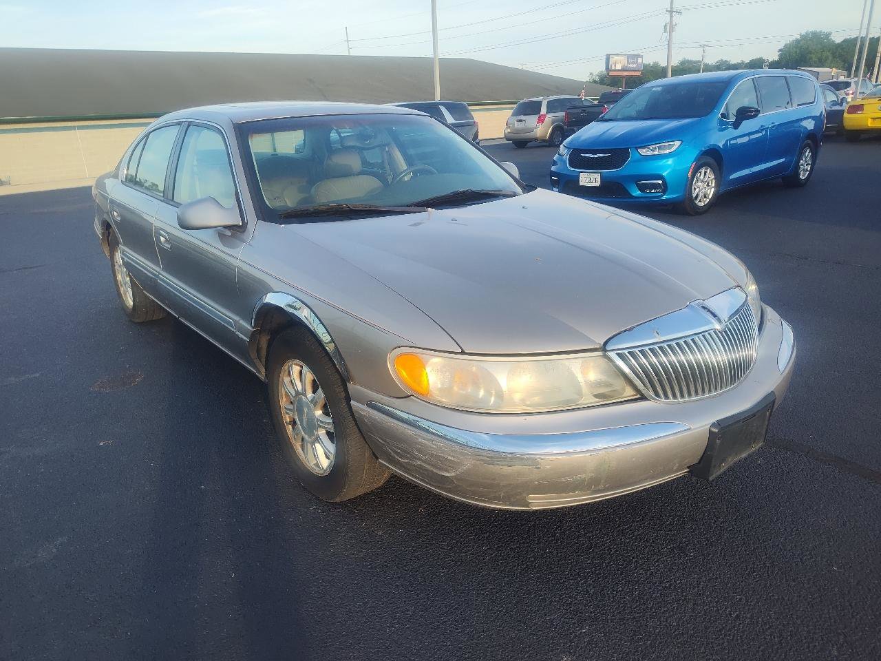 Used 2000 Lincoln Continental
