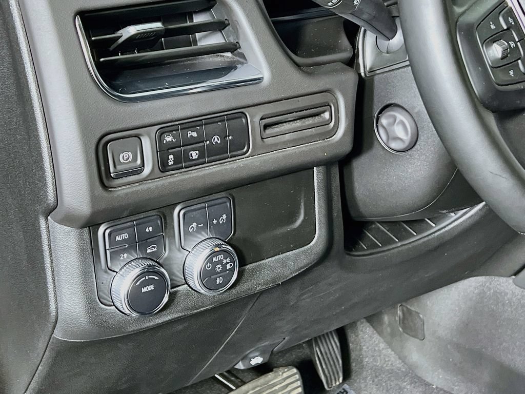 Certified 2023 GMC Yukon XL SLT w/ SLT Luxury Package AWD/4WD image 9