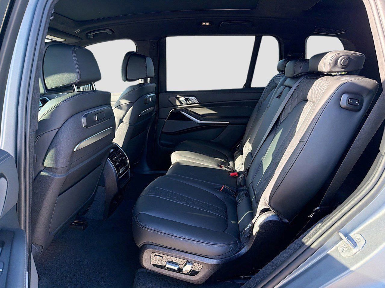 New 2026 BMW X7 M60i image 24