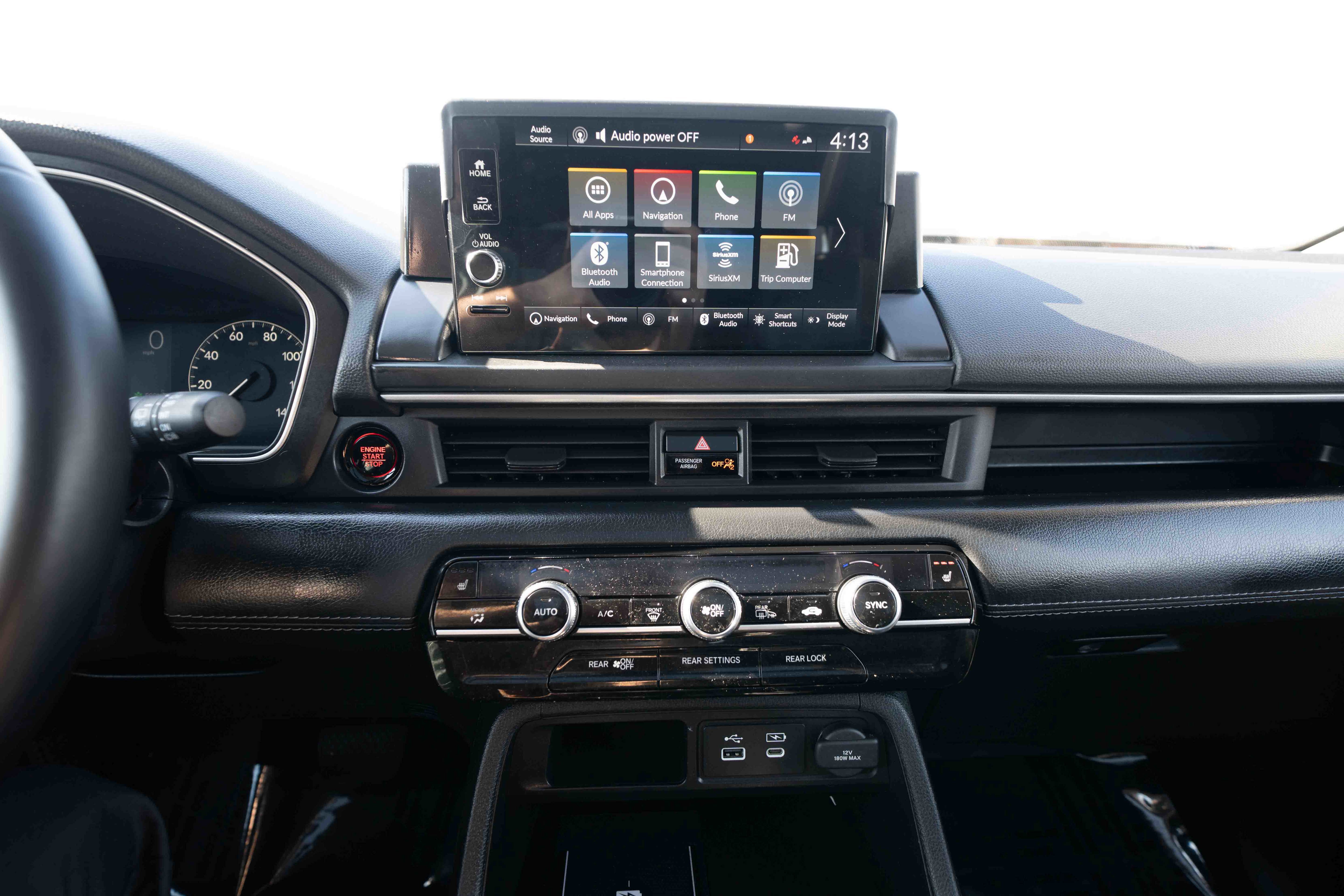 Used 2025 Honda Pilot Touring image 17