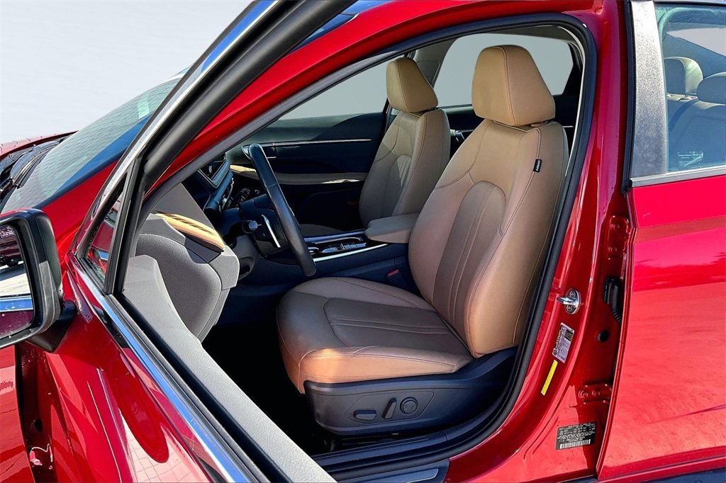 Used 2022 Hyundai Sonata Limited w/ Cargo Package image 2
