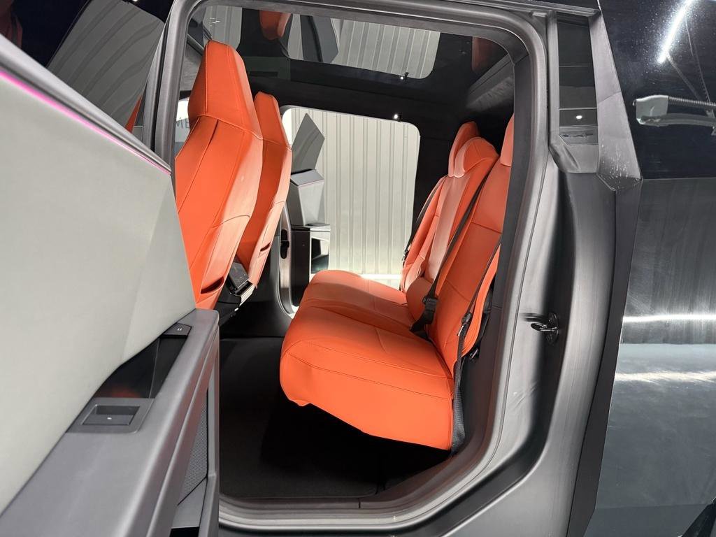 Used 2024 Tesla Cybertruck AWD Crew Cab image 23