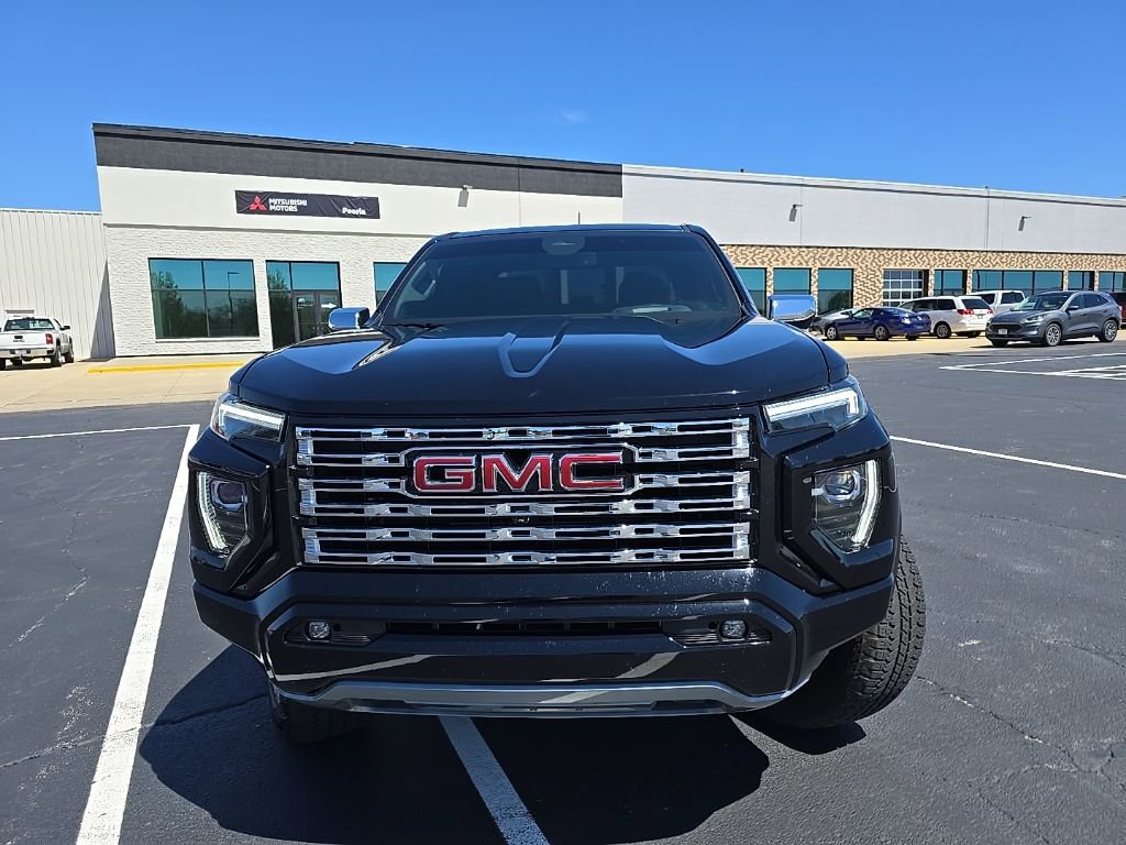 Used 2025 GMC Canyon Denali image 2