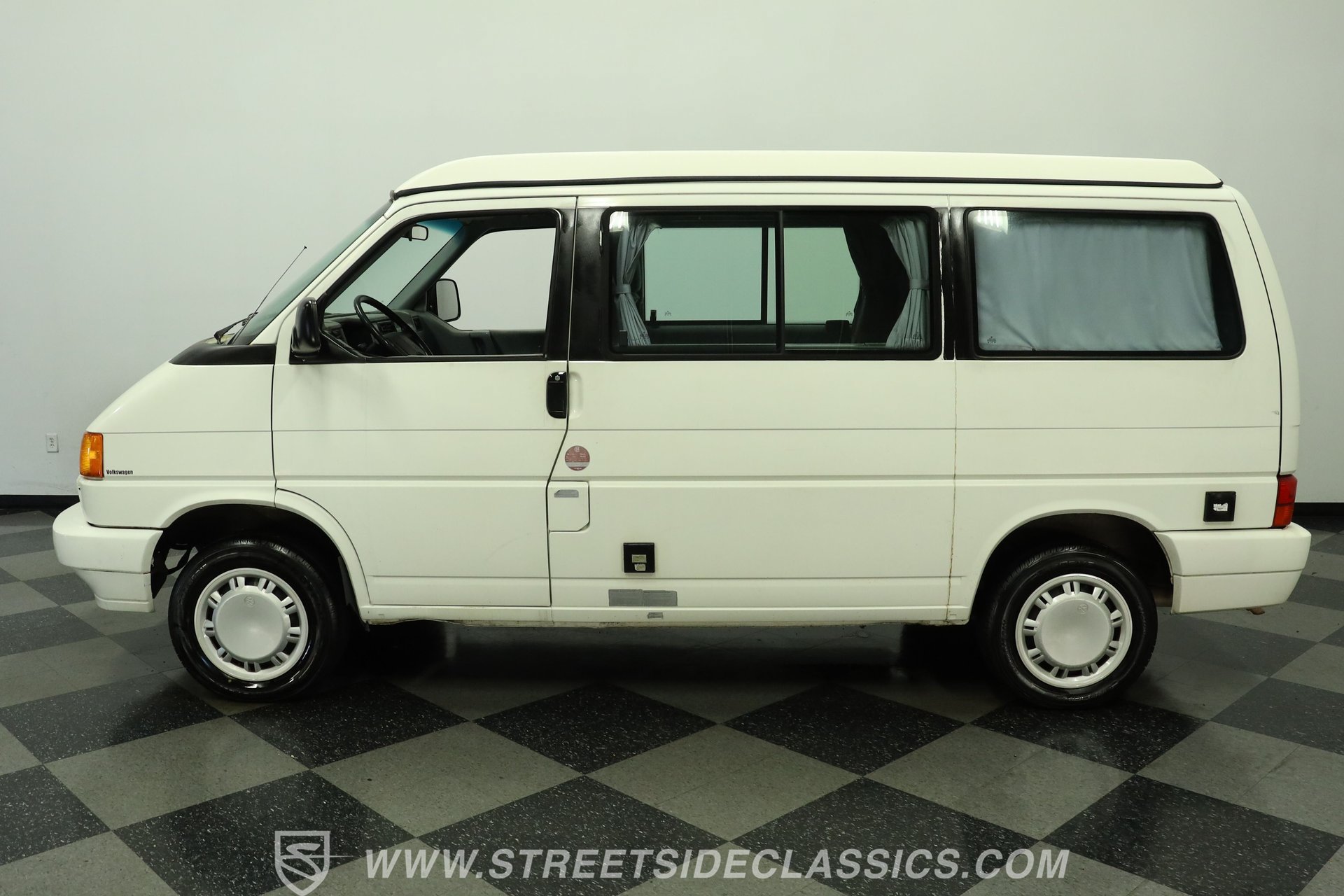 Used 1992 Volkswagen Eurovan Camper FWD image 2