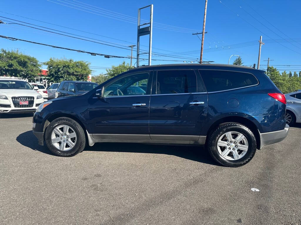 Used 2011 Chevrolet Traverse LT w/ LPO, 'HIT The Road' Package AWD/4WD image 10