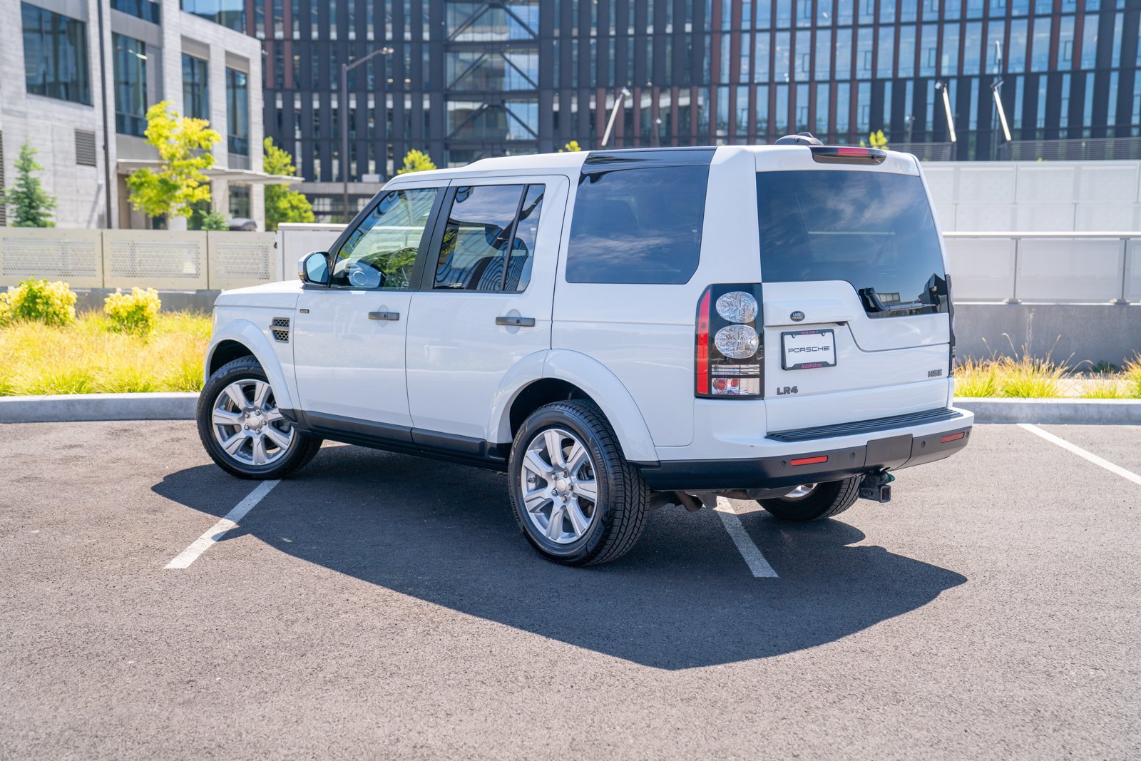 Used 2014 Land Rover LR4 HSE AWD/4WD image 3