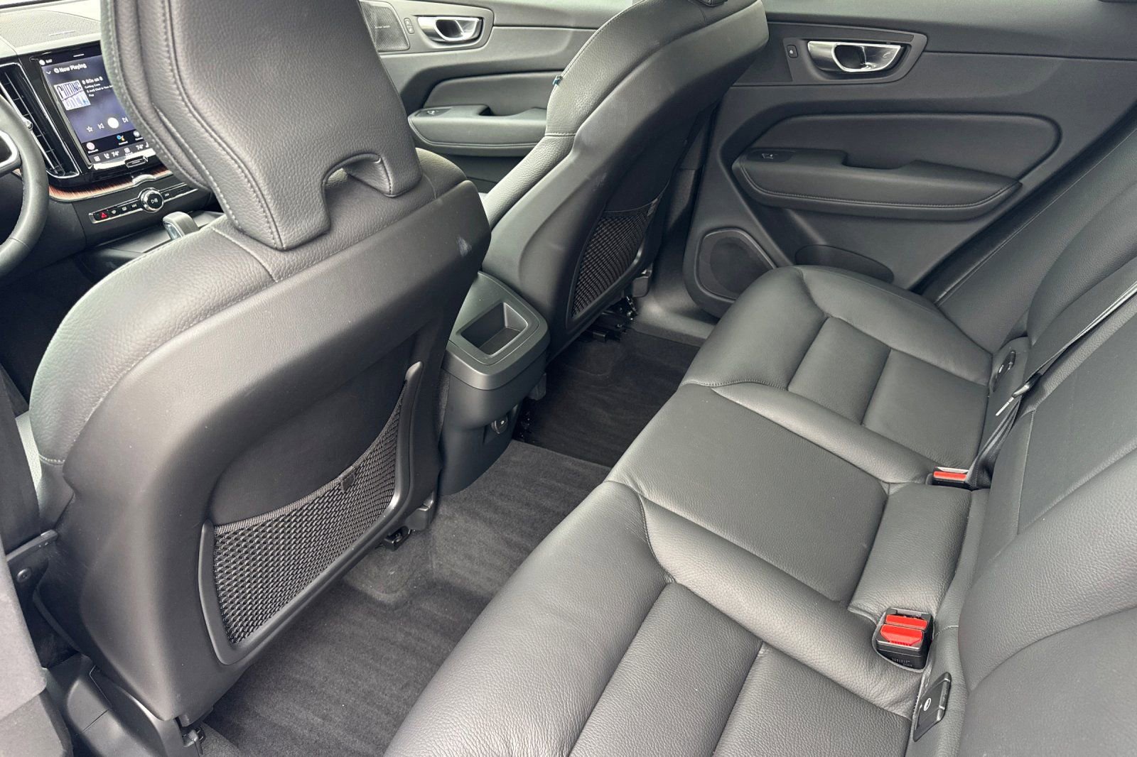 Certified 2023 Volvo XC60 B5 Plus w/ Protection Package Premier FWD image 5