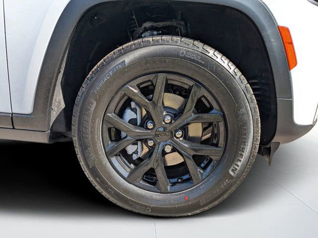 New 2026 Jeep Grand Cherokee Altitude image 10