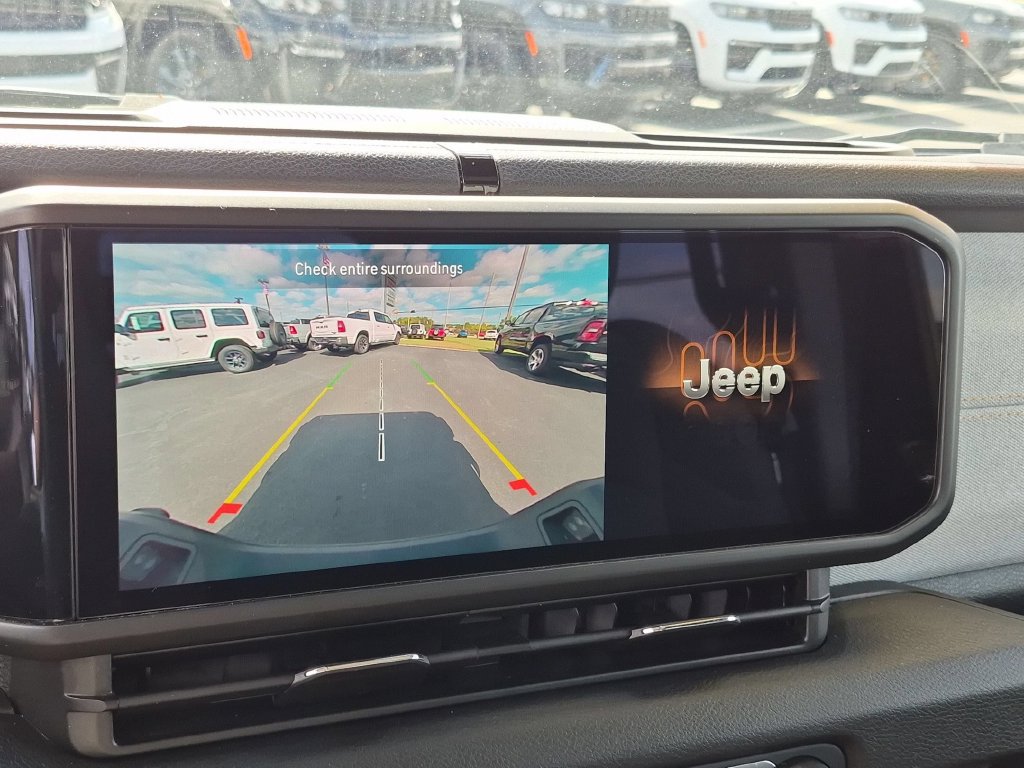 Certified 2024 Jeep Gladiator Sport AWD/4WD image 18