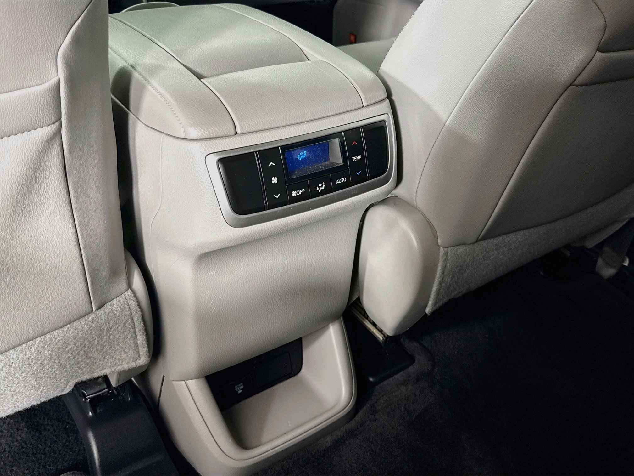 Used 2014 Toyota Highlander Limited AWD/4WD image 28