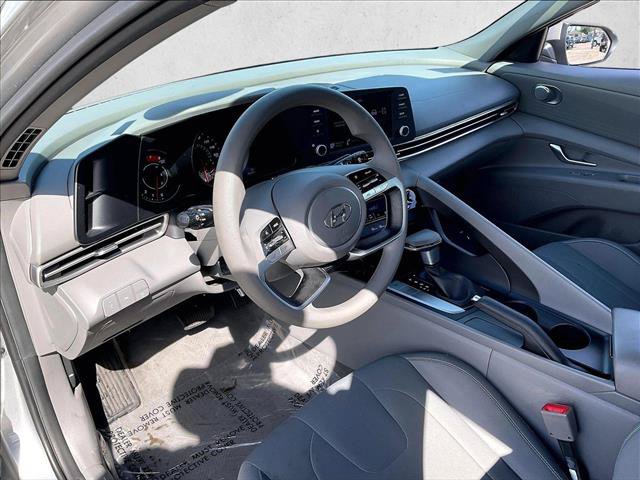 Used 2022 Hyundai Elantra SEL FWD image 11