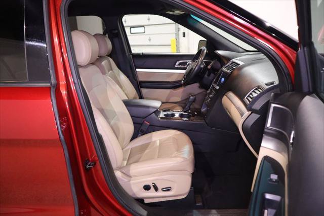 Used 2017 Ford Explorer XLT w/ Equipment Group 202A FWD image 30