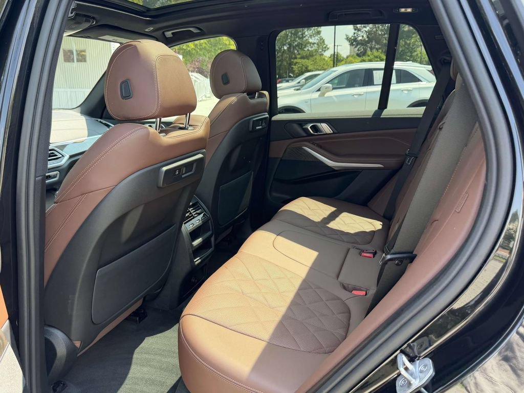 Used 2023 BMW X5 xDrive40i w/ Premium Package AWD/4WD image 13