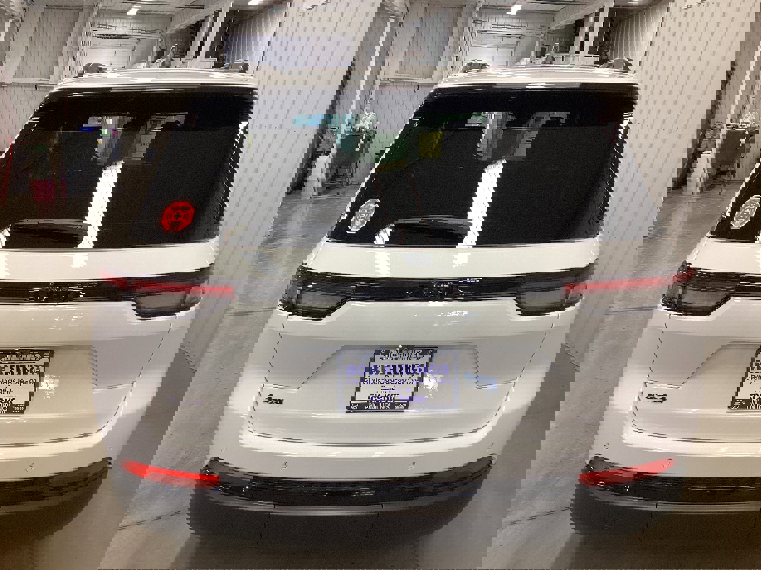 Used 2024 Jeep Grand Cherokee Altitude image 4