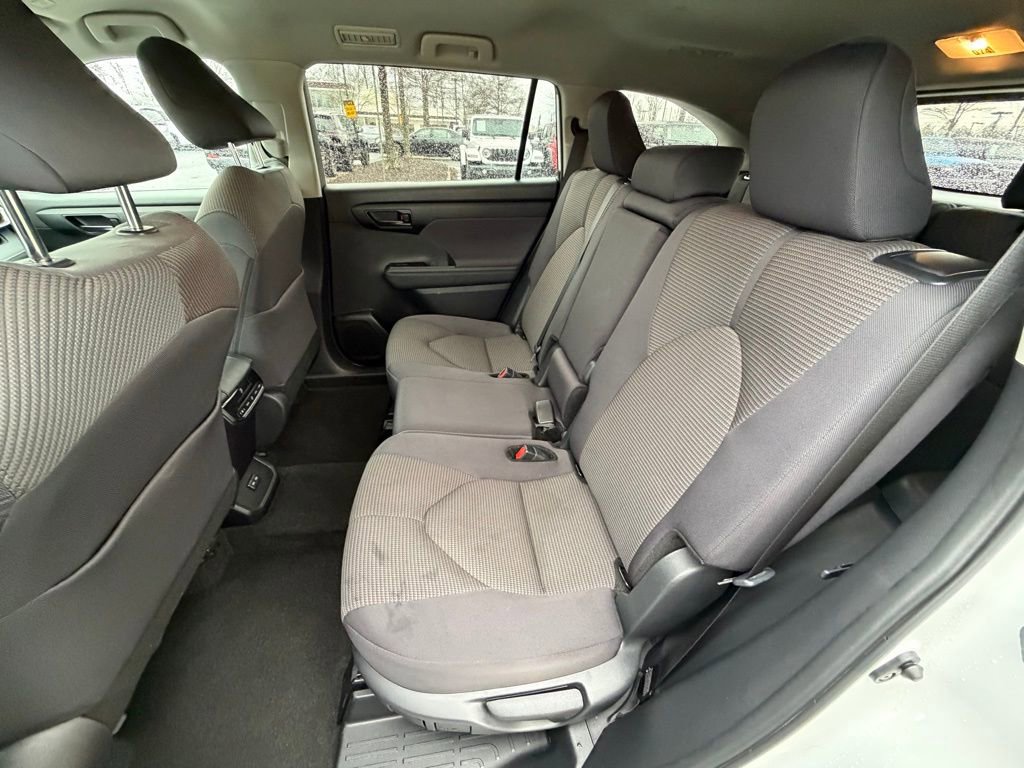 Used 2024 Toyota Highlander LE image 17