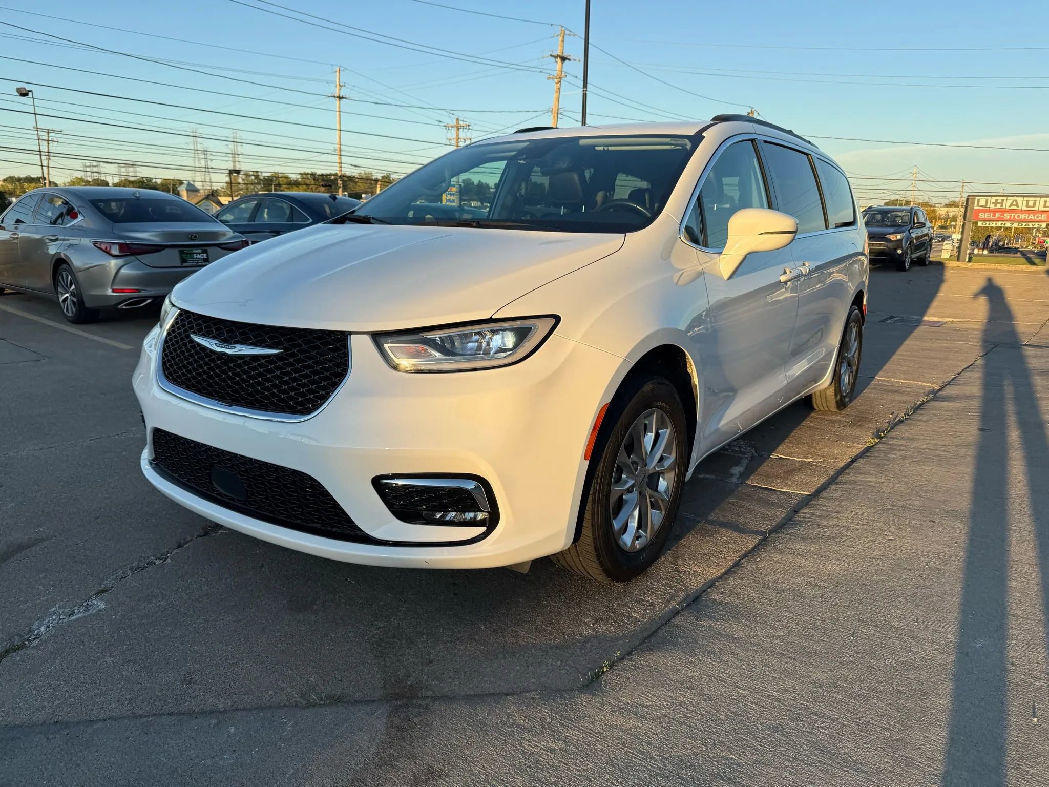 Used 2022 Chrysler Pacifica Touring-L image 6