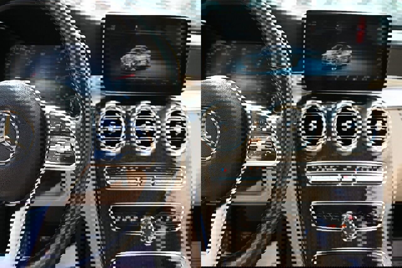 Used 2021 Mercedes-Benz C 300 Sedan w/ Premium Package image 23