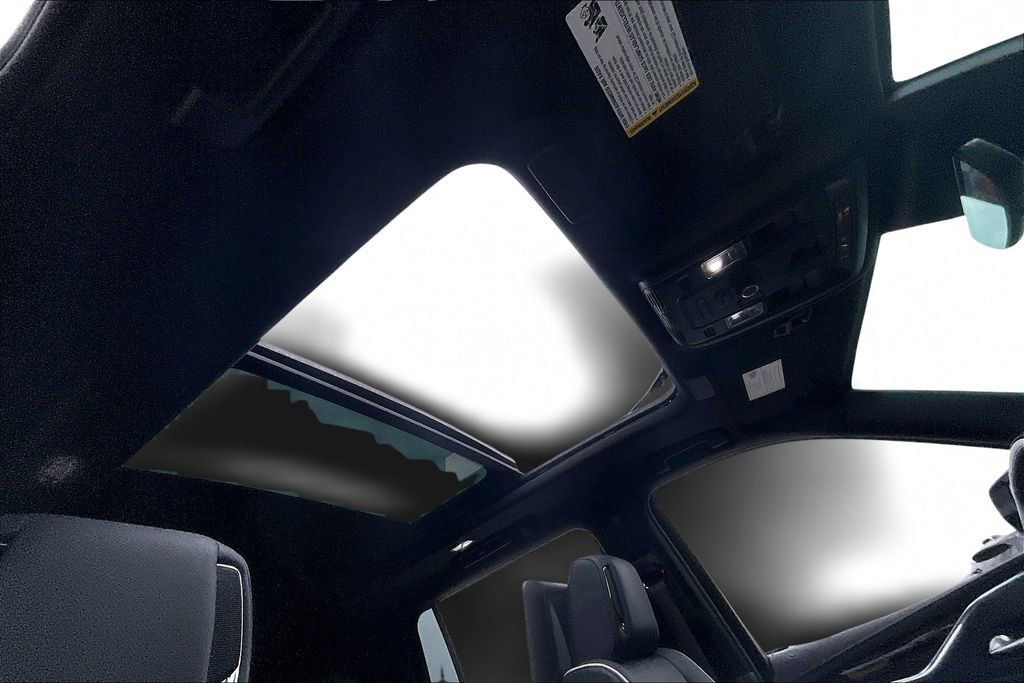 Used 2024 Cadillac Escalade ESV Premium Luxury image 17