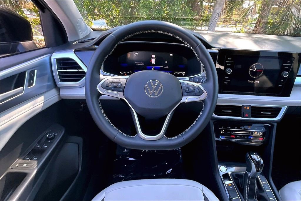 Certified 2025 Volkswagen Taos SE w/ Panoramic Sunroof Package image 19