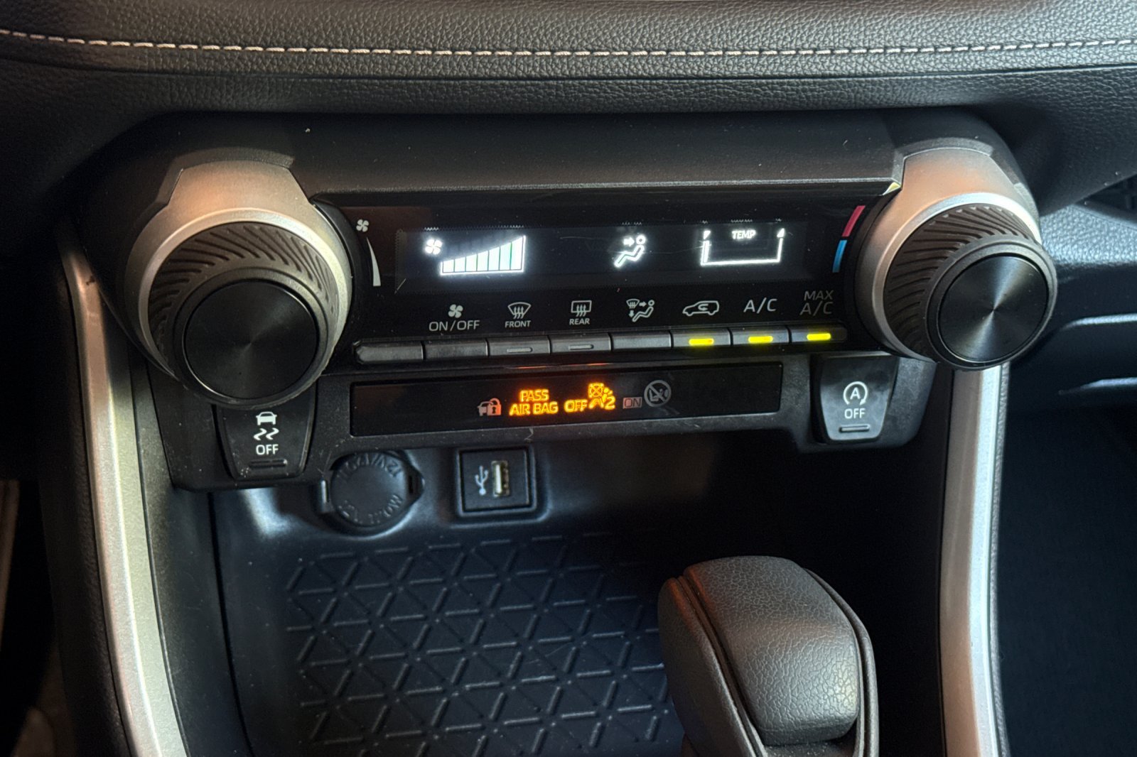 Used 2025 Toyota RAV4 LE AWD/4WD image 20