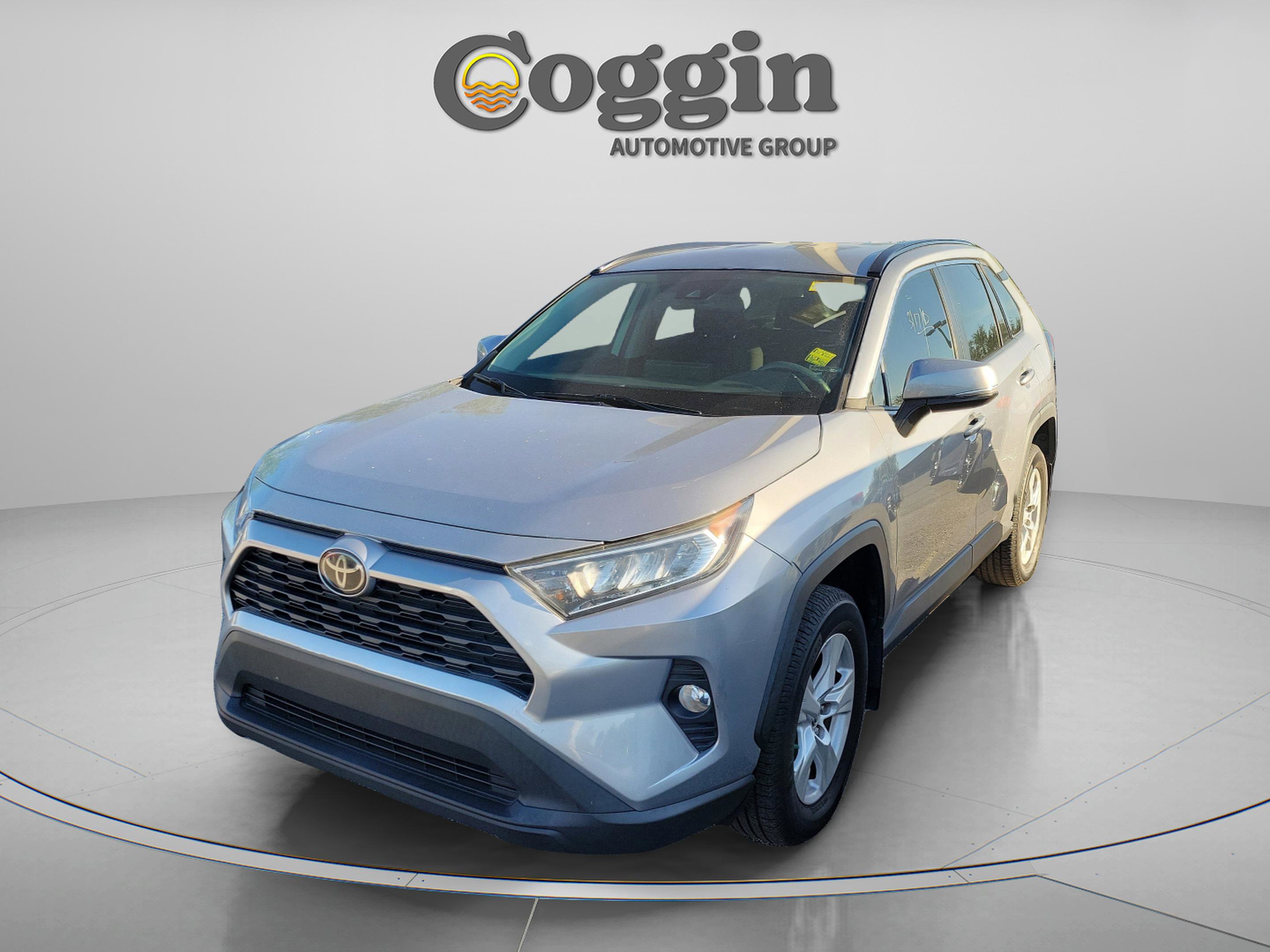 Used 2020 Toyota RAV4 XLE FWD image 2