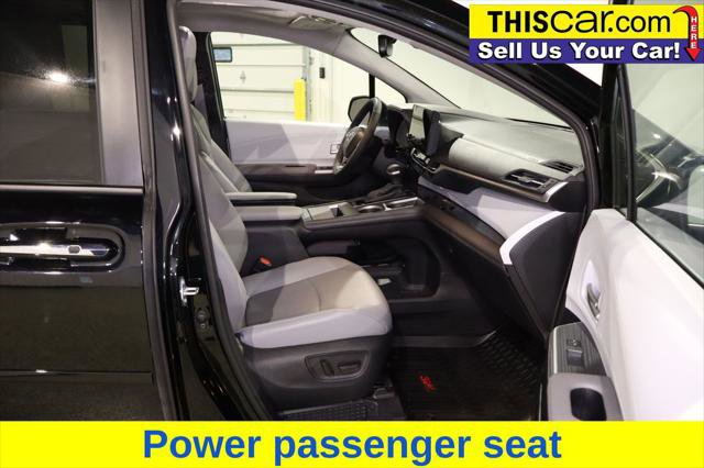 Used 2025 Toyota Sienna XLE image 26