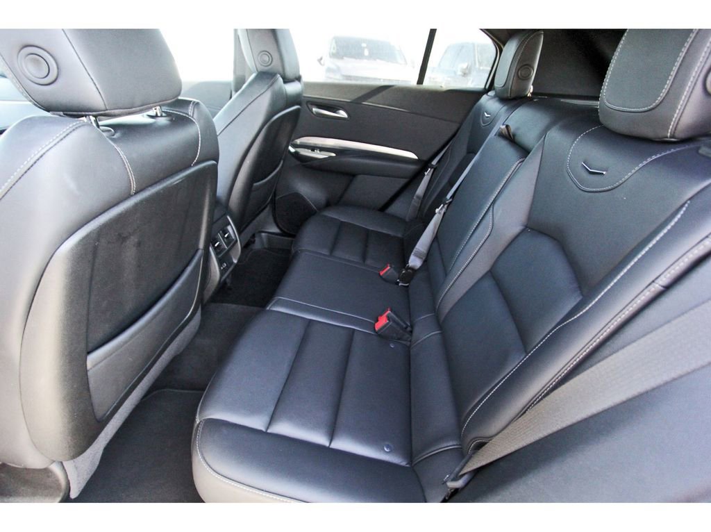 Used 2024 Cadillac XT4 Premium Luxury image 7