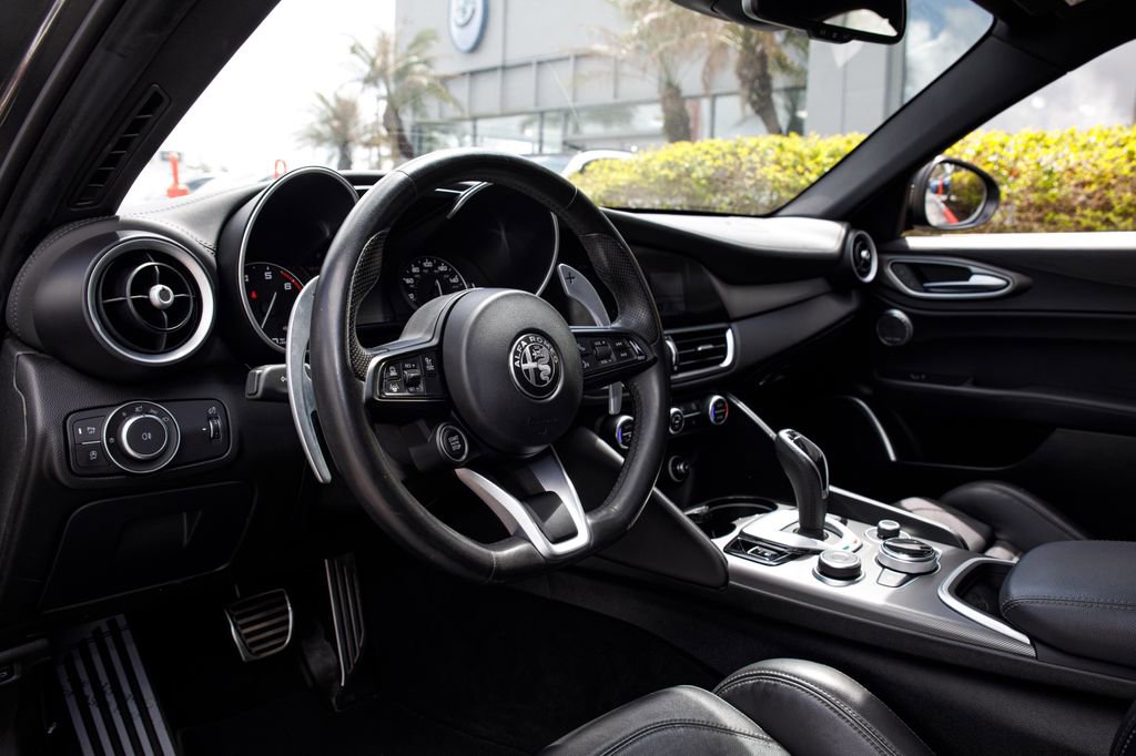 Used 2022 Alfa Romeo Giulia Veloce image 27