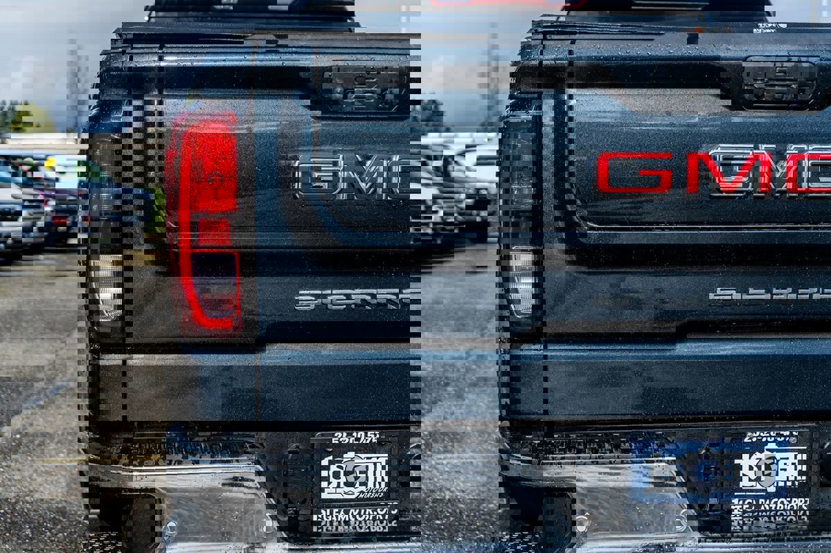 Used 2023 GMC Sierra 1500 SLE image 10