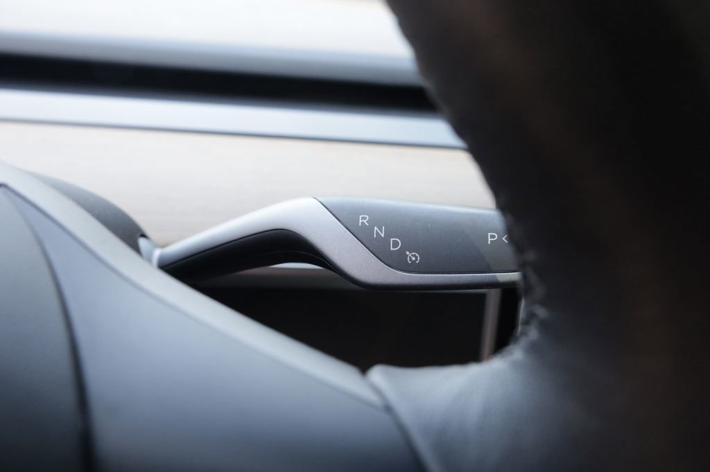 Used 2023 Tesla Model Y Long Range AWD/4WD image 23