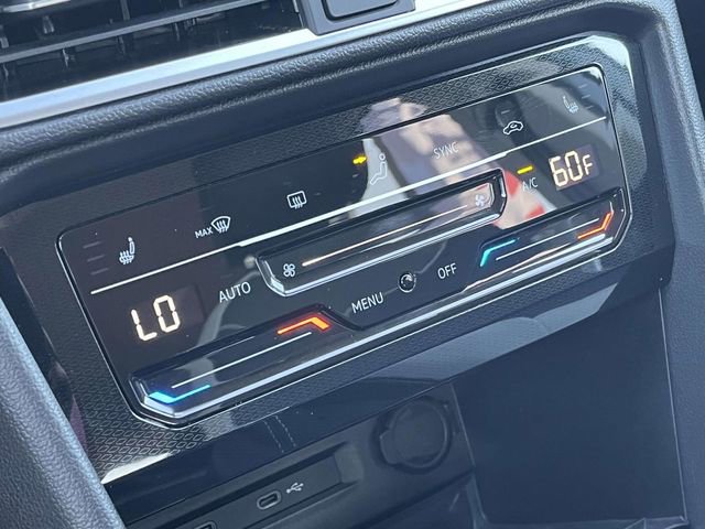 Used 2025 Volkswagen Taos SE image 30