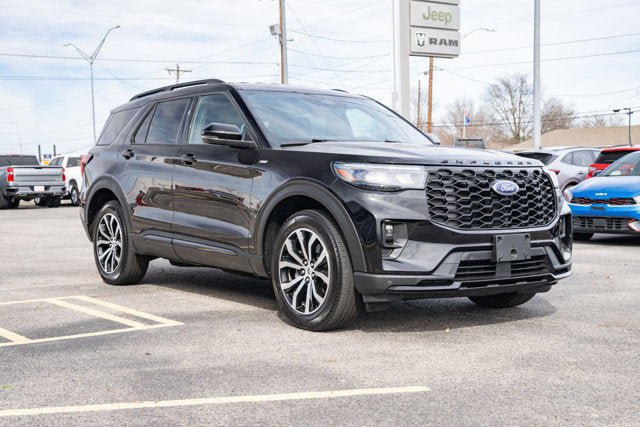Used 2025 Ford Explorer ST-Line AWD/4WD image 7